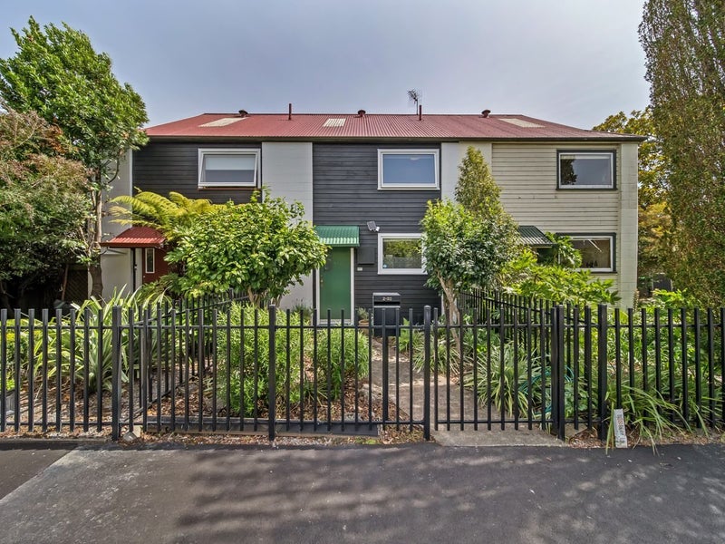 2/25 Holly Road, St Albans, Christchurch - Carousel 1