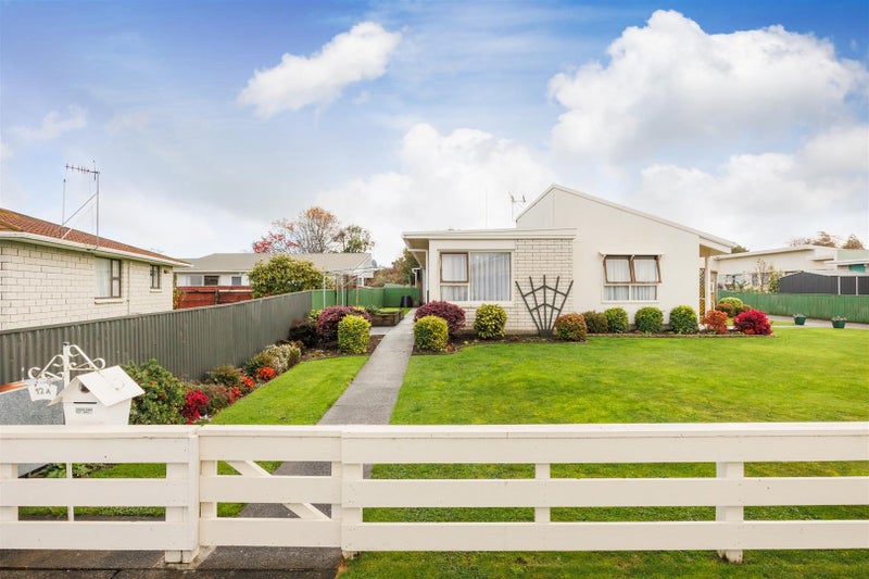 12A Oxford Street, Marton - Carousel 1