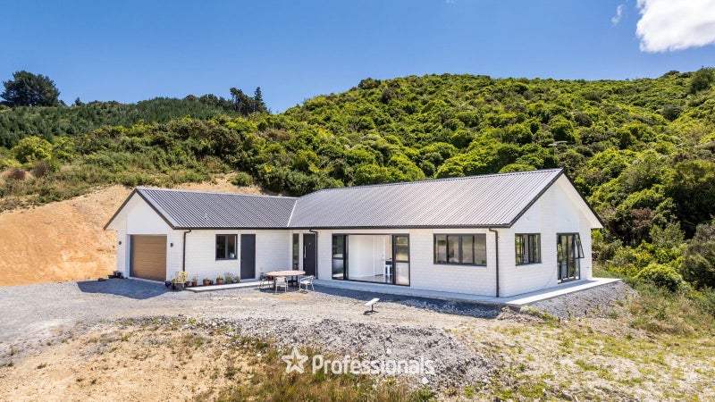 9 Margaret Mahy Drive, Blue Mountains, Upper Hutt - Carousel 1