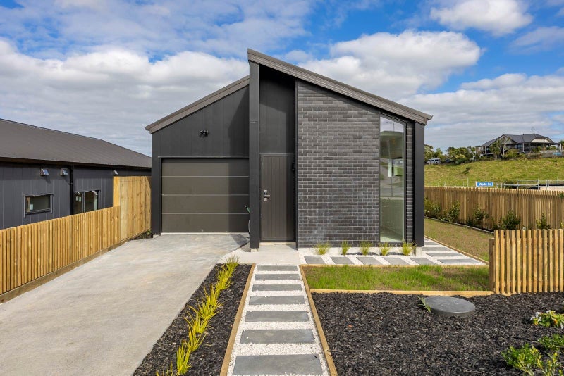 2 Moko Road, Orewa, Orewa - Carousel 1