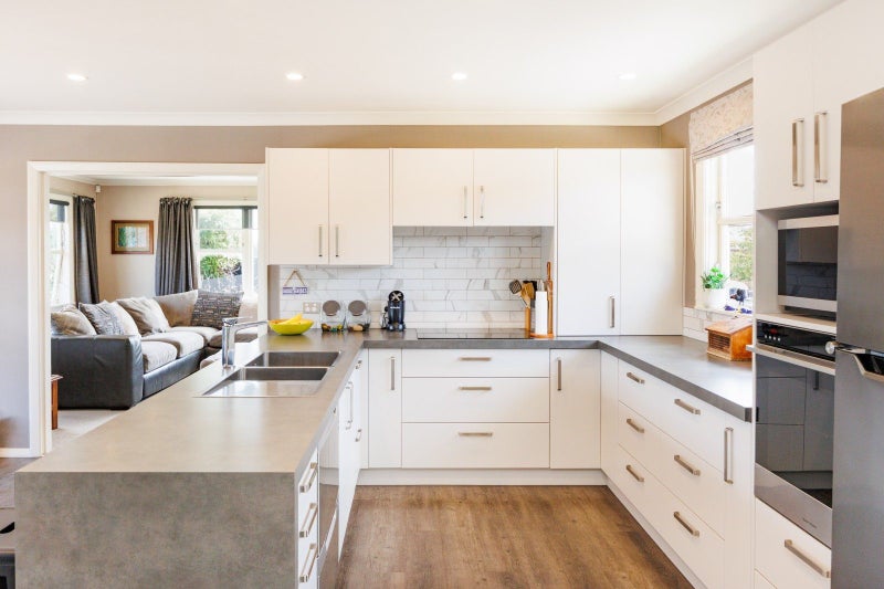 2 Anzio Place, Awapuni, Palmerston North - Carousel 2