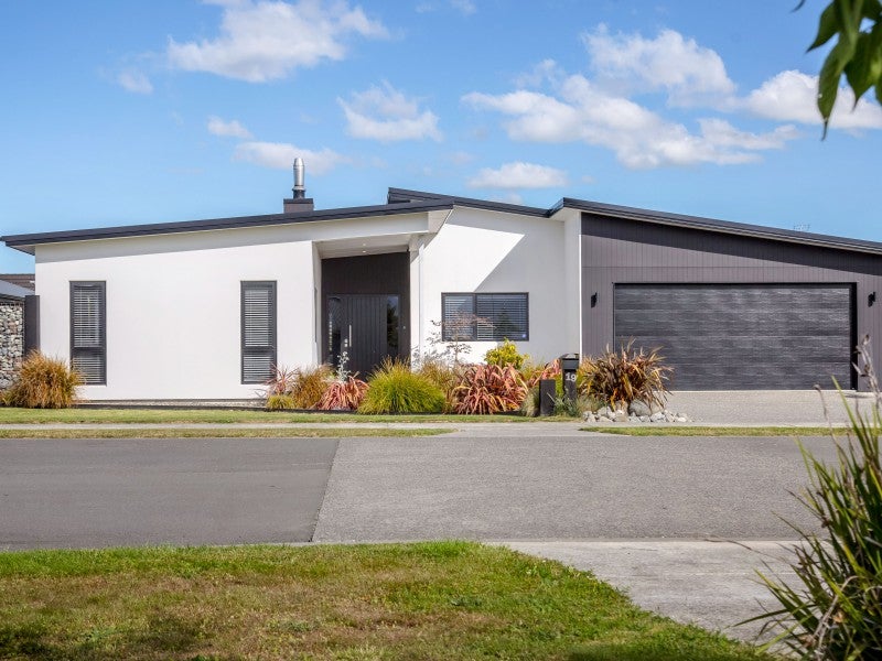 19 Hartley Avenue, Carterton - Carousel 1