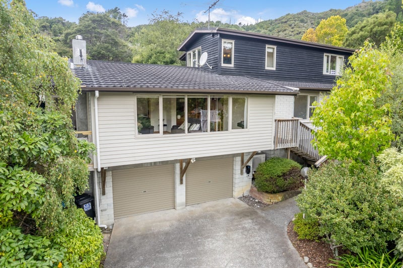 40 Chichester Drive, Pinehaven, Upper Hutt - Carousel 1