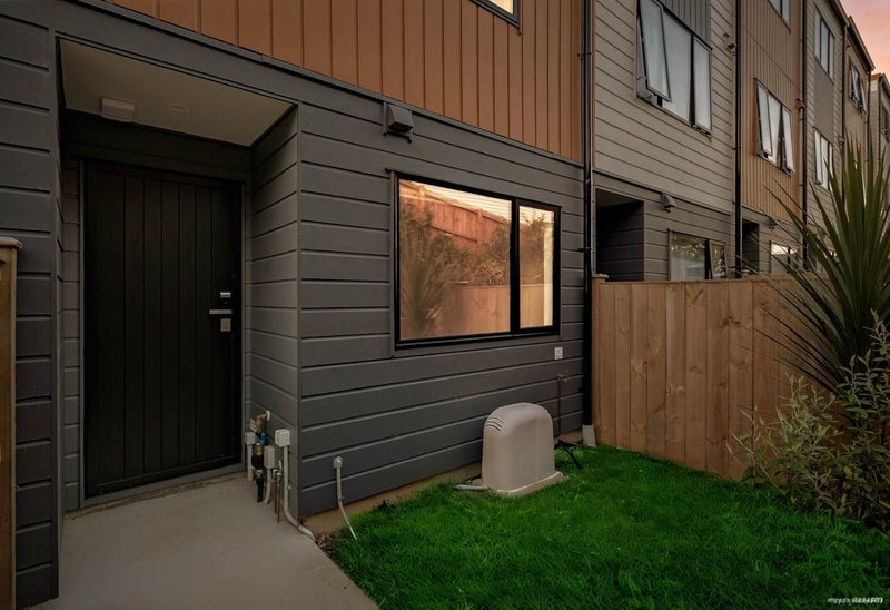 11/9 Schnapper Rock Road, Greenhithe, Auckland - Carousel 2