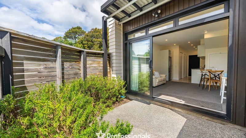 1 Glen Evans Crescent, Fairfield, Lower Hutt - Carousel 1