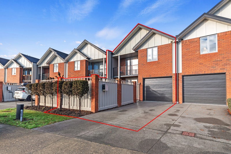 22 Henley Green, Northwood, Christchurch - Carousel 1