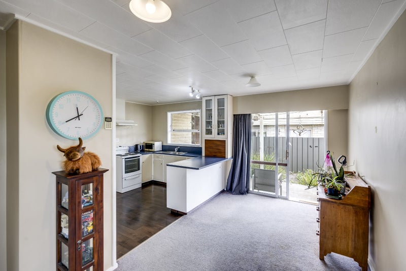 8 Dundee Drive, Flaxmere, Hastings - Carousel 2
