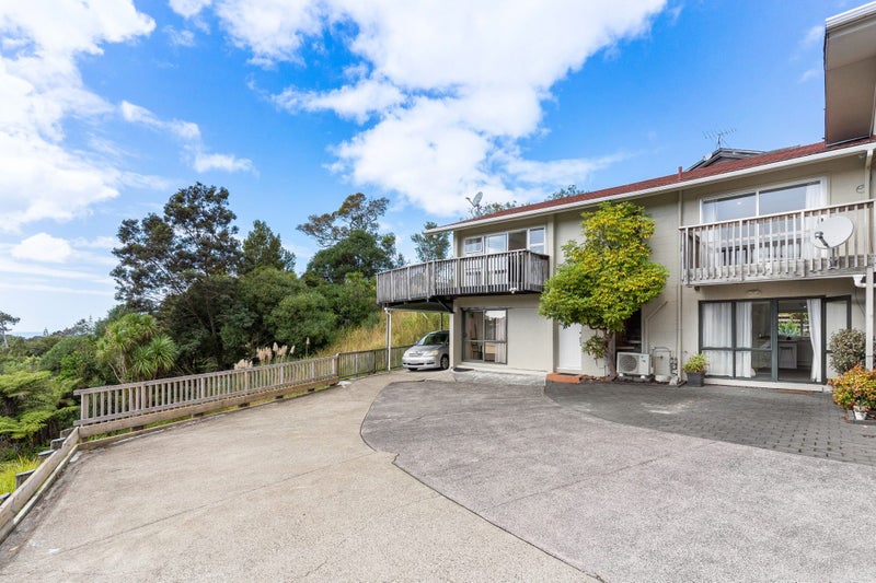 2/4 Chevron Place, Castor Bay, Auckland - Carousel 1