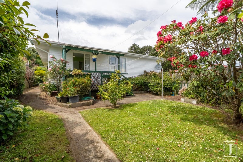 55 Arahura Crescent, Waitangirua, Porirua - Carousel 2