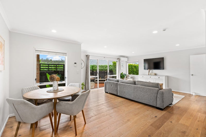 2/8 Crewe Close, Albany, Auckland - Carousel 1