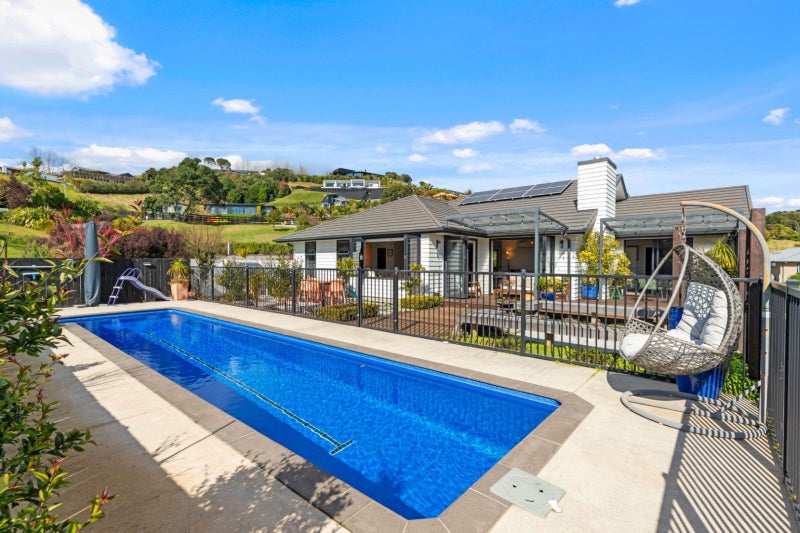 49 Oceana Drive, Welcome Bay, Tauranga - Carousel 1