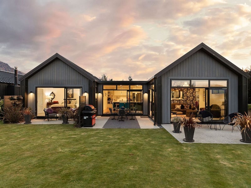 2 Caithness Court, Jacks Point, Queenstown - Carousel 1