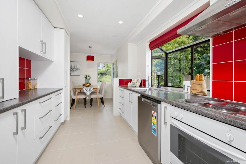 2/8 Sunward Rise, Glenfield, Auckland - Carousel 2