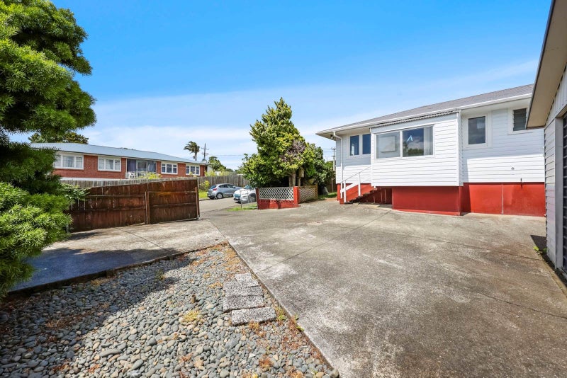 1/339 Wairau Road, Totara Vale, Auckland - Carousel 2