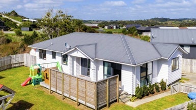 9 Northcoast Place, Mangawhai Heads, Mangawhai - Carousel 1