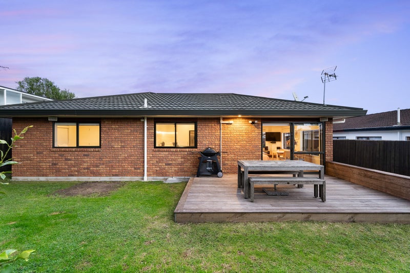 8A Craigbank Avenue, New Lynn, Auckland - Carousel 2