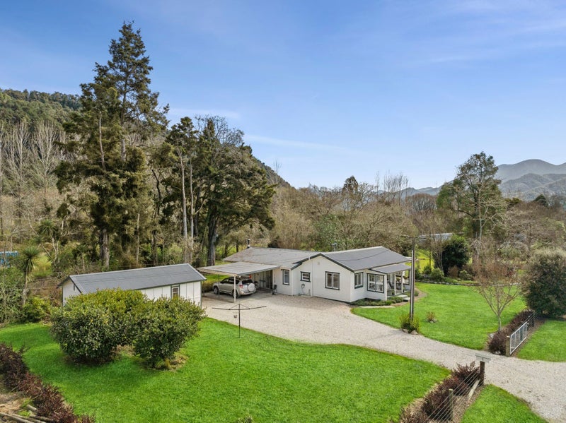5 Stock Road, Murchison - Carousel 1