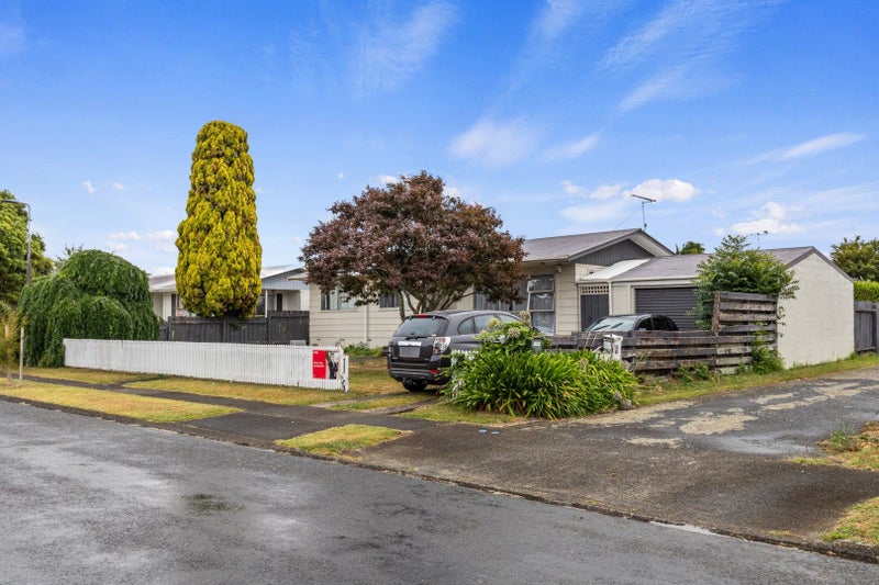 22 Oakfield Crescent, Pukete, Hamilton - Carousel 2