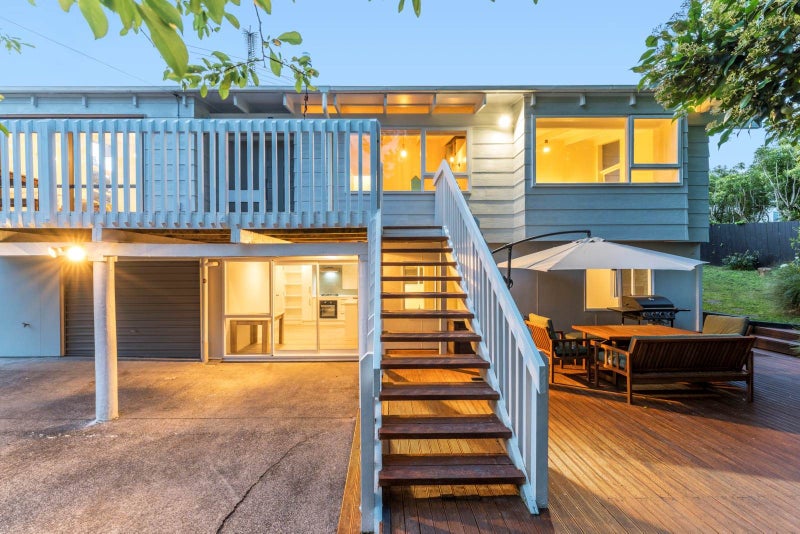 45 Cliff View Drive, Green Bay, Auckland - Carousel 1