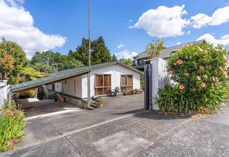 284 Beach Road, Campbells Bay, North Shore City, Auckland - Carousel 2