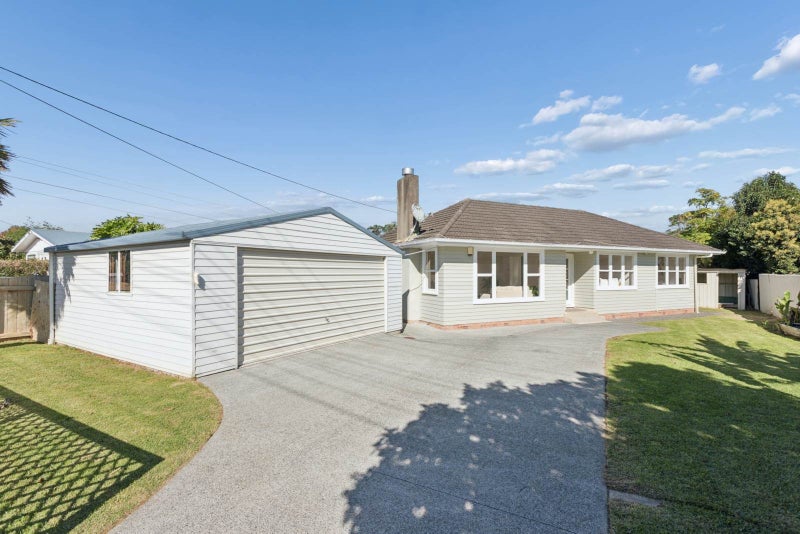 109 Vodanovich Road, Te Atatu South, Auckland - Carousel 1
