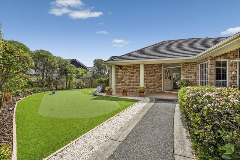 12 San Jose Rise, Shamrock Park, Auckland - Carousel 1