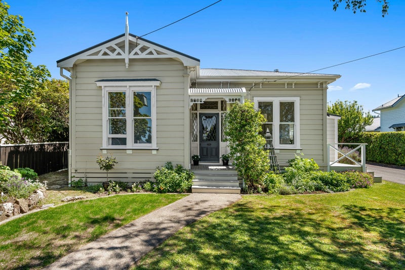 17 King Edward Street, Lansdowne, Masterton - Carousel 1