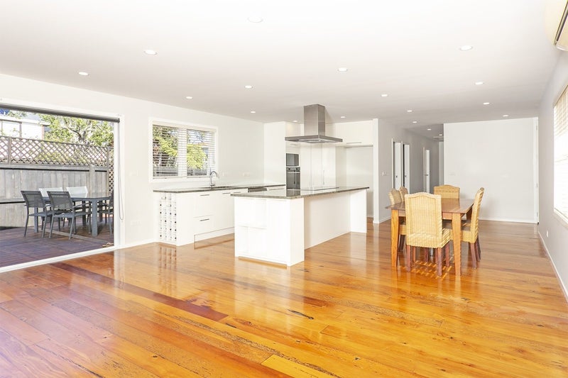 102 Owairaka Avenue, Mount Albert, Auckland - Carousel 2