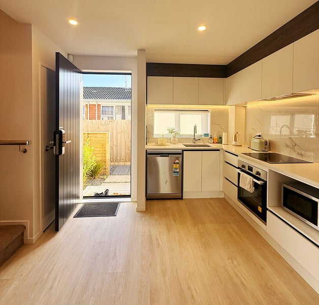 47D Northcote Road, Hillcrest, Auckland - Carousel 2