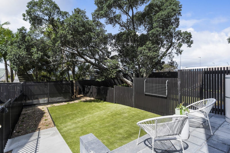 9 Huia Road, Point Chevalier, Auckland - Carousel 1