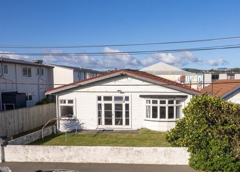 73 Apu Crescent, Lyall Bay, Wellington, Wellington - Carousel 1