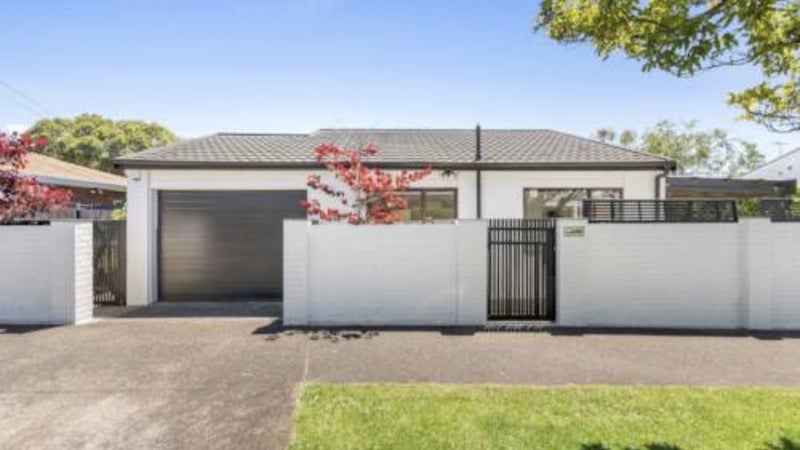 12 Tui Street, Point Chevalier, Auckland - Carousel 1