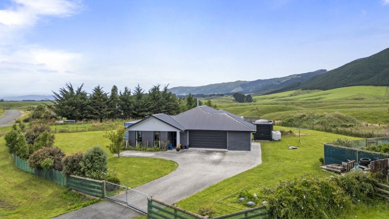 12 Highland View Drive, Tokomaru, Palmerston North - Carousel 2