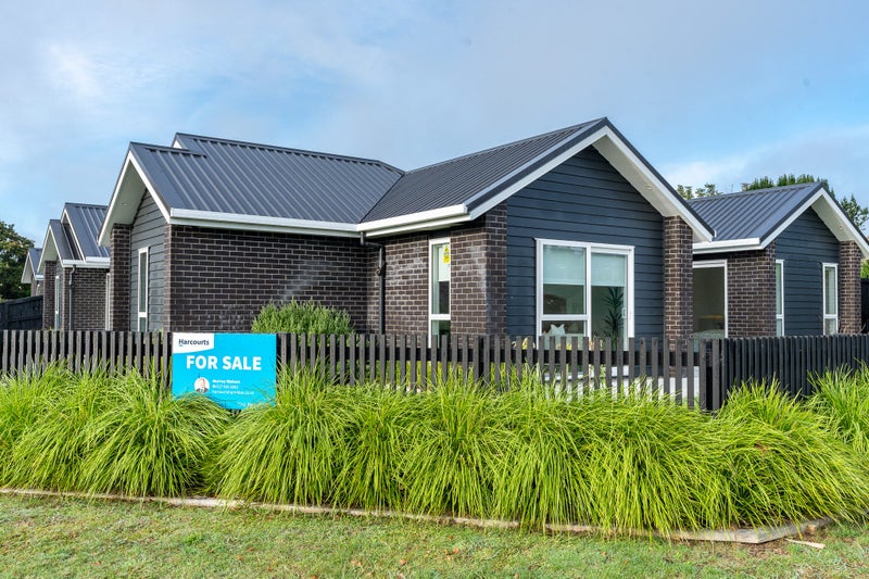 2A Mullane Street, Hillcrest, Hamilton - Carousel 1