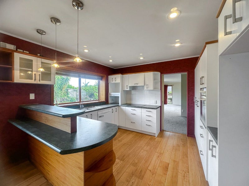 6 Davita Place, Farm Cove, Auckland - Carousel 2