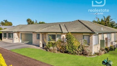 16 Castlehill Court, Wattle Downs, Auckland - Carousel 1