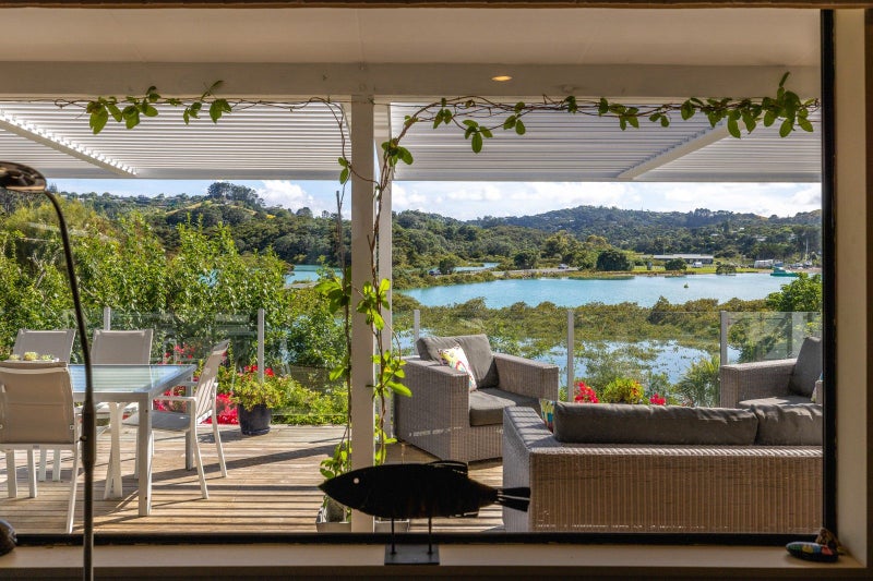 17 Shelly Beach Road, Surfdale, Waiheke Island - Carousel 2