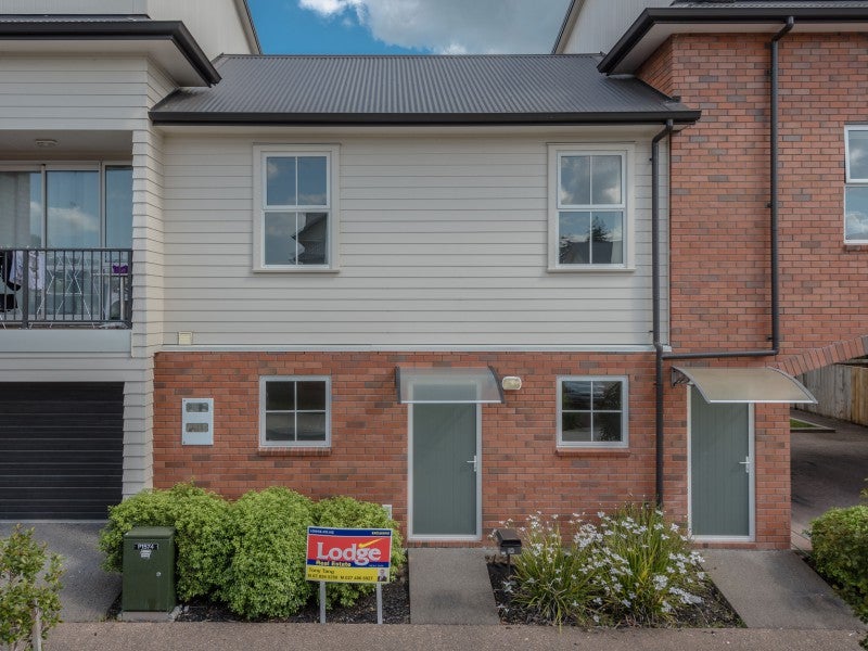 26 Chiefs Court, Hamilton East, Hamilton - Carousel 1