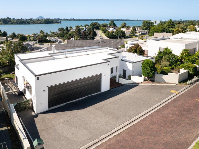 8 Lorrigan Way, Welcome Bay, Tauranga - Carousel 2