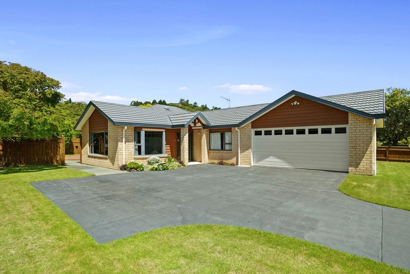 21 Mary Huse Grove, Manor Park, Lower Hutt - Carousel 1