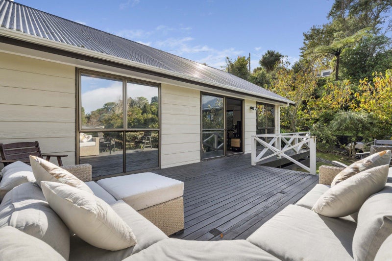 6B Spencer Place, Merrilands, New Plymouth - Carousel 1