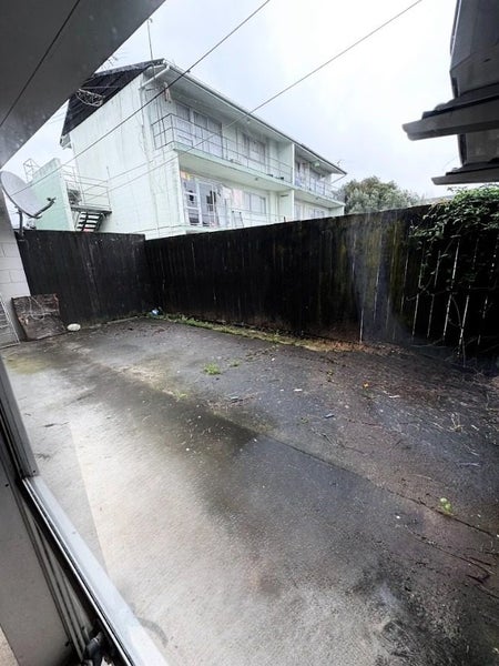 8/19 Locarno Avenue, Sandringham, Auckland - Carousel 24