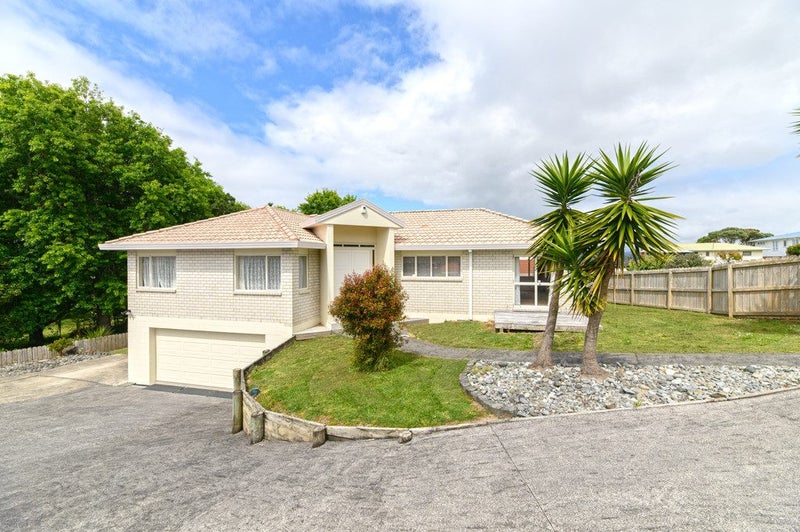 8 Paua Place, Mount Roskill, Auckland - Carousel 1