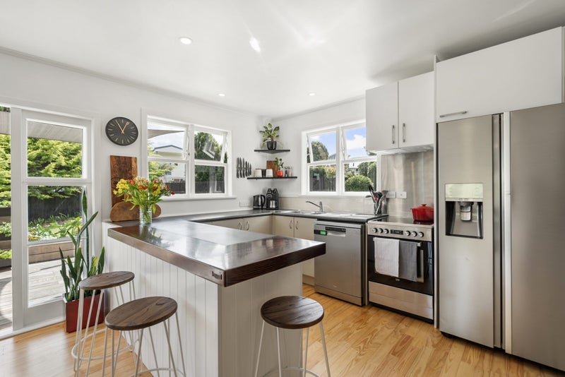 2/300 Rangatira Road, Beach Haven, Auckland - Carousel 2