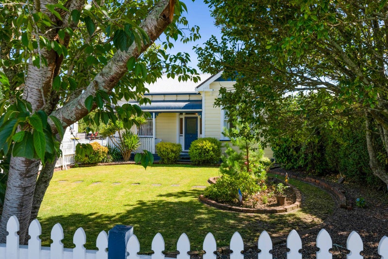 80 Fenton Street, Stratford - Carousel 1