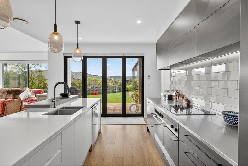 32 Carnaveron Drive, Lincoln, Lincoln - Carousel 2