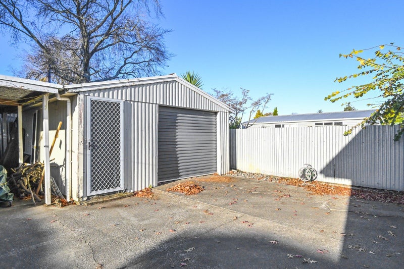 215 Sunnybank Crescent, Camberley, Hastings - Carousel 16