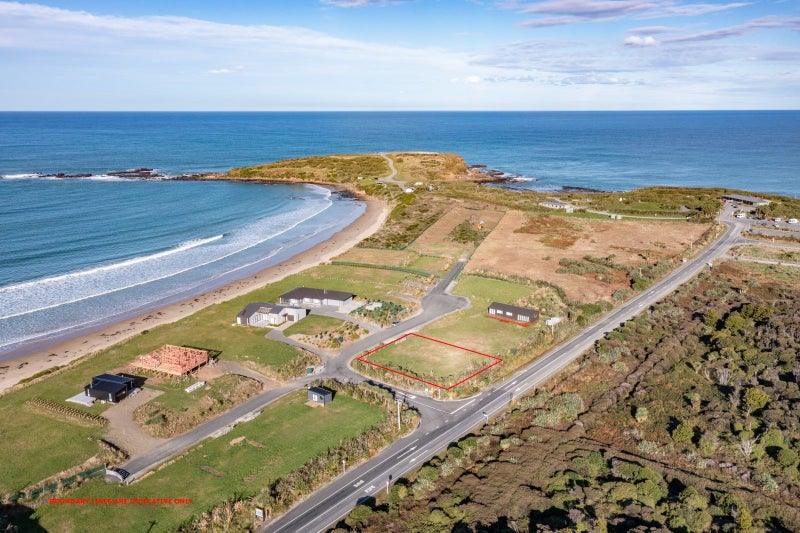 16 Ara Pahu, Curio Bay, Tokanui - Carousel 2