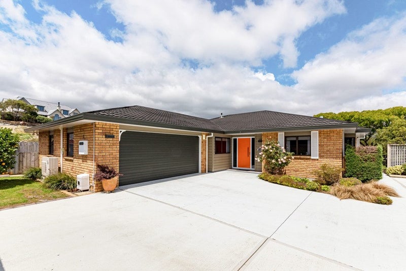 41 Clearwater Terrace, Brown Owl, Upper Hutt - Carousel 1