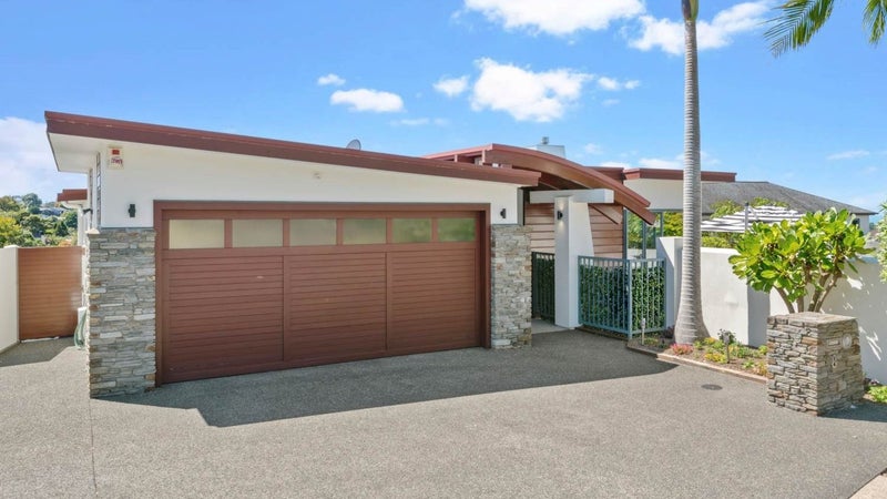 8 St Clair Place, Browns Bay, Auckland - Carousel 1